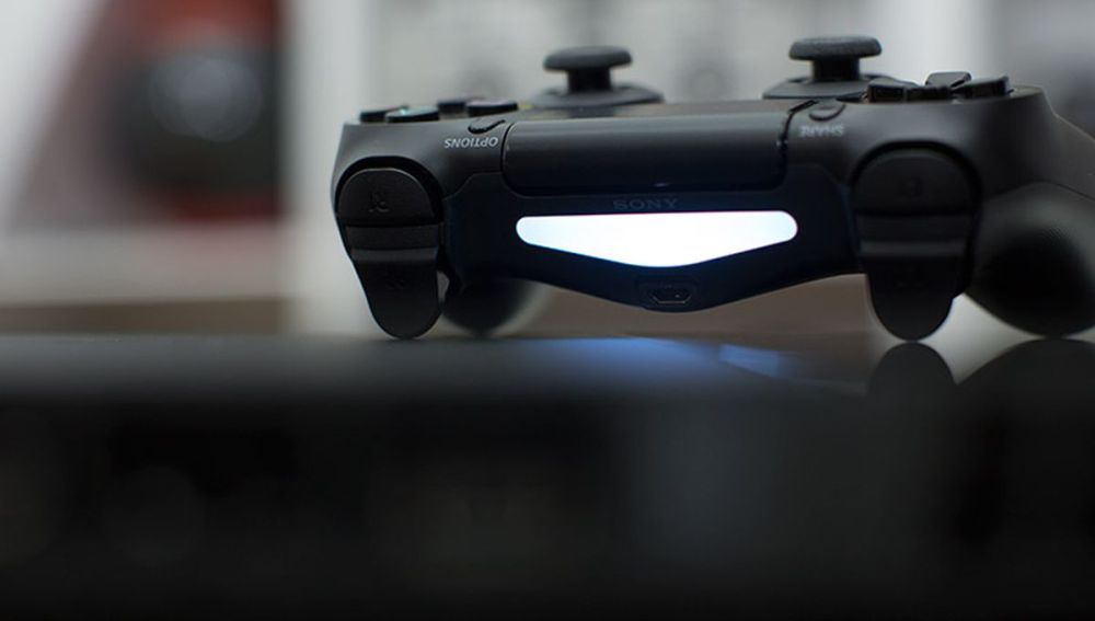 Sony patents a controller with touchscreen