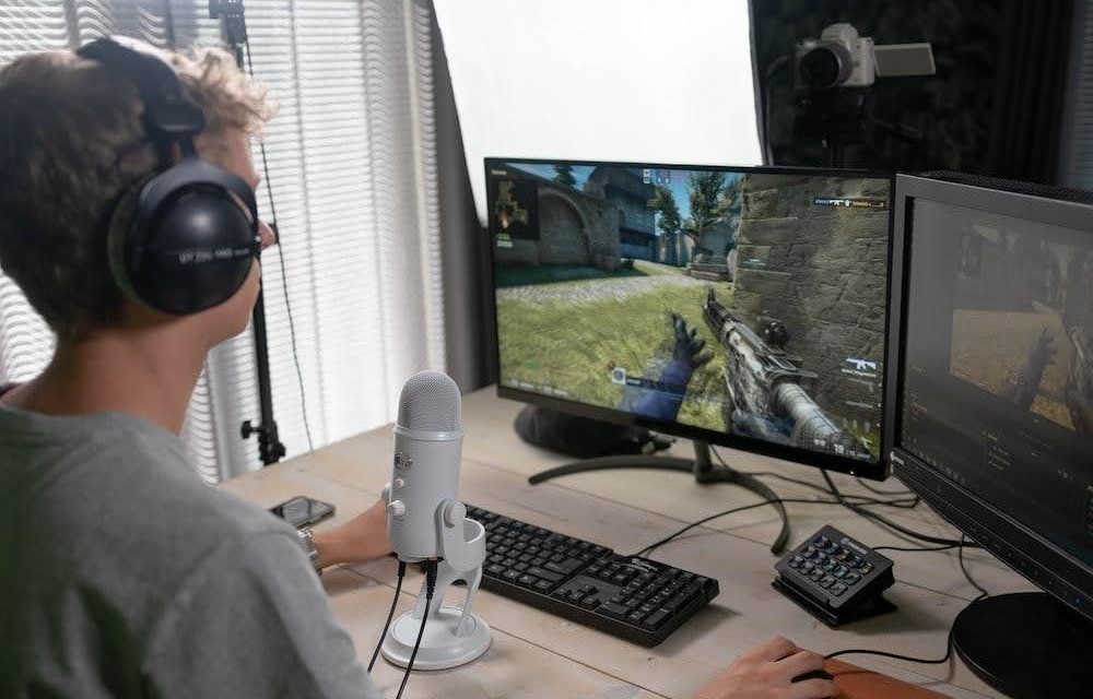 6 Ways Students Can Make Money From Gaming 